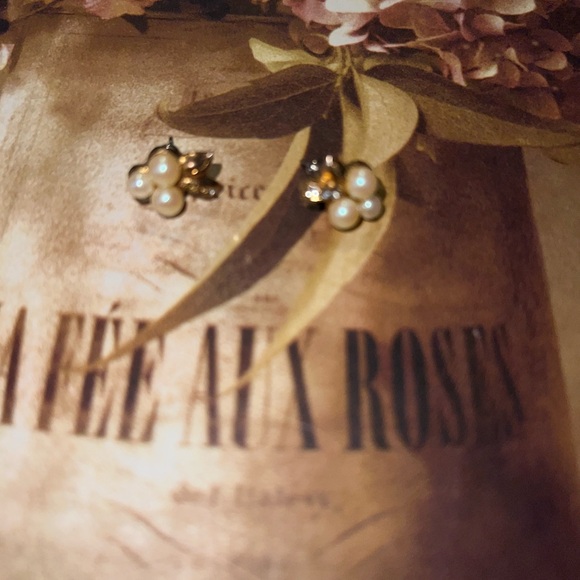 Avon Vintage gold plated earrings with pearl clusters like a grape design - Picture 5 of 13